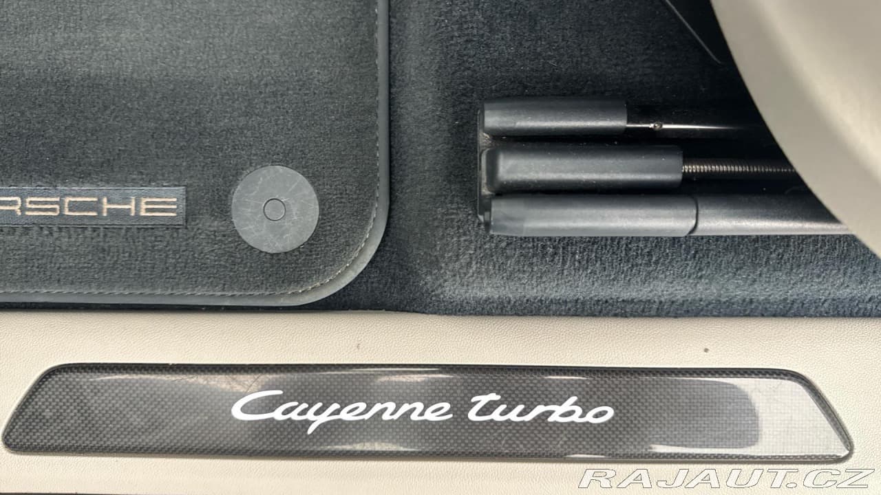 2019 Porsche Cayenne - 19