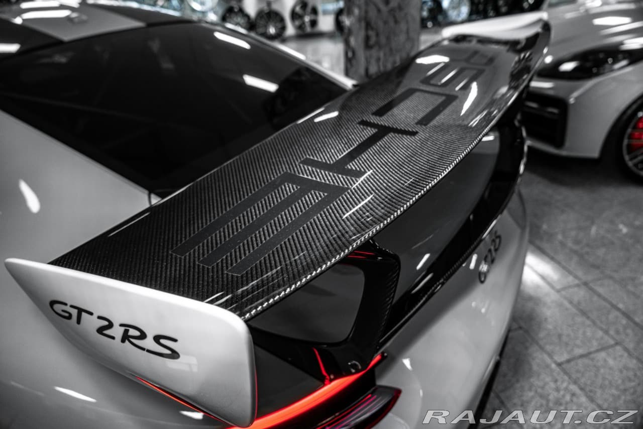 2020 Porsche 911 - 11