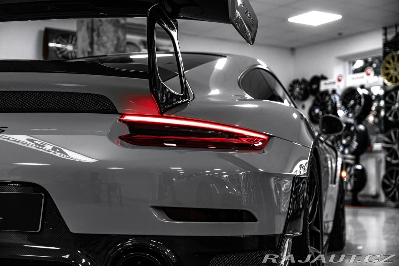 2020 Porsche 911 - 13