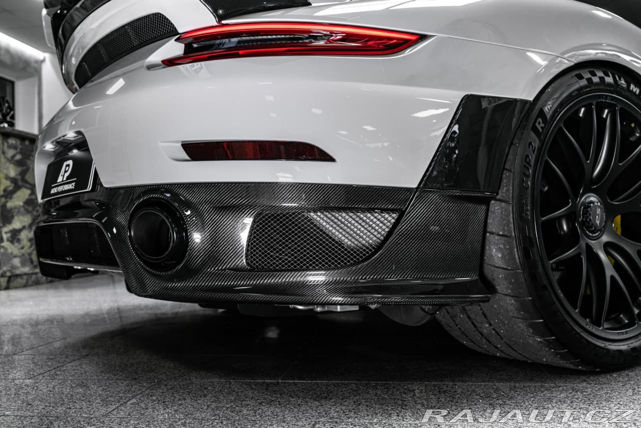 2020 Porsche 911 - 14