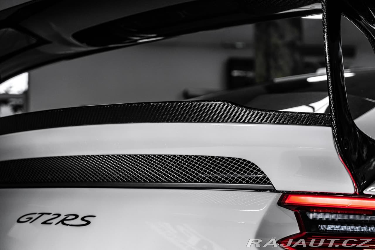 2020 Porsche 911 - 15