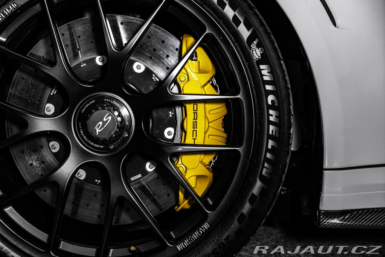 2020 Porsche 911 - 19