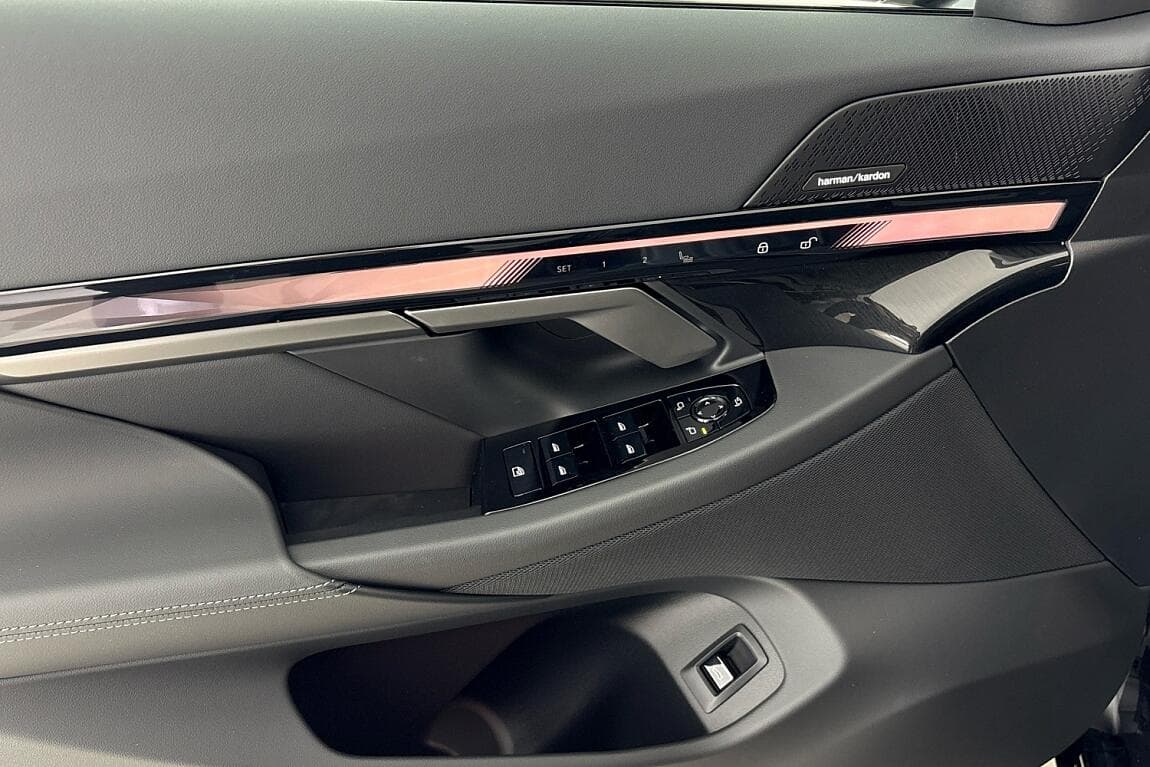 2025 BMW 5-Series - 12