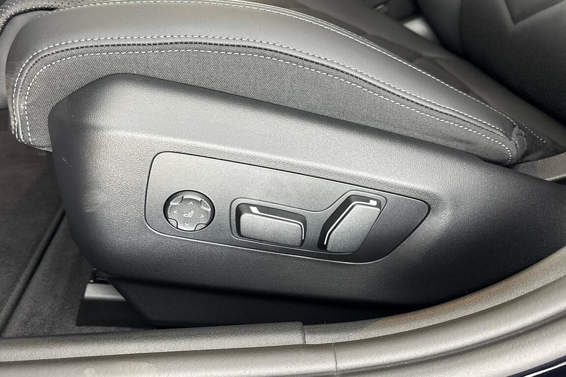 2025 BMW 5-Series - 13