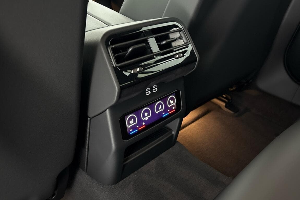 2025 BMW 5-Series - 14