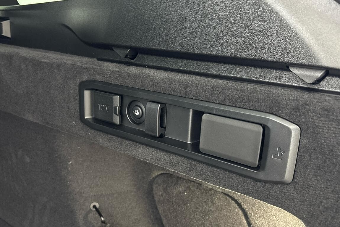 2025 BMW 5-Series - 15