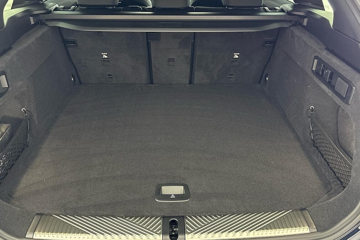 2025 BMW 5-Series - 17