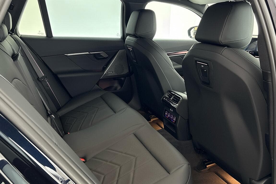 2025 BMW 5-Series - 18