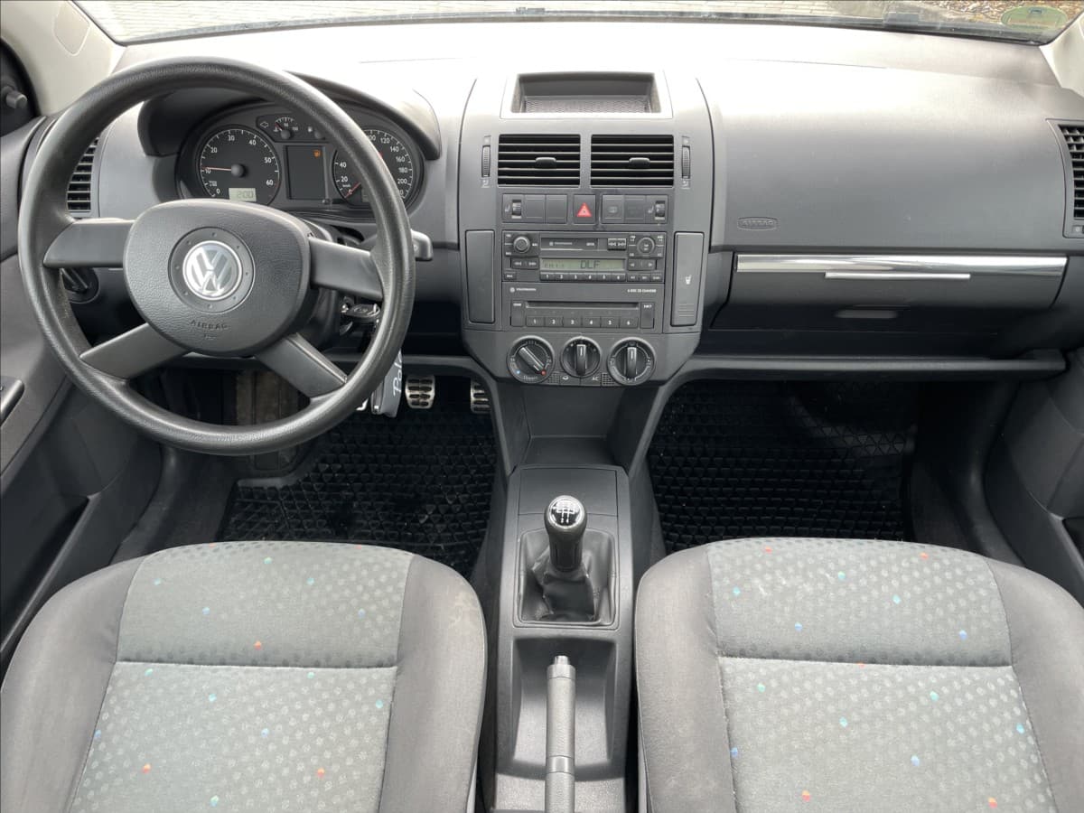 2004 Volkswagen Polo - 11
