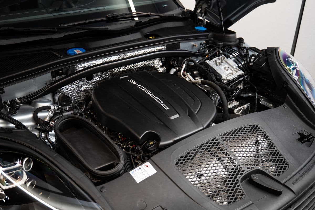 2025 Porsche Macan - 10