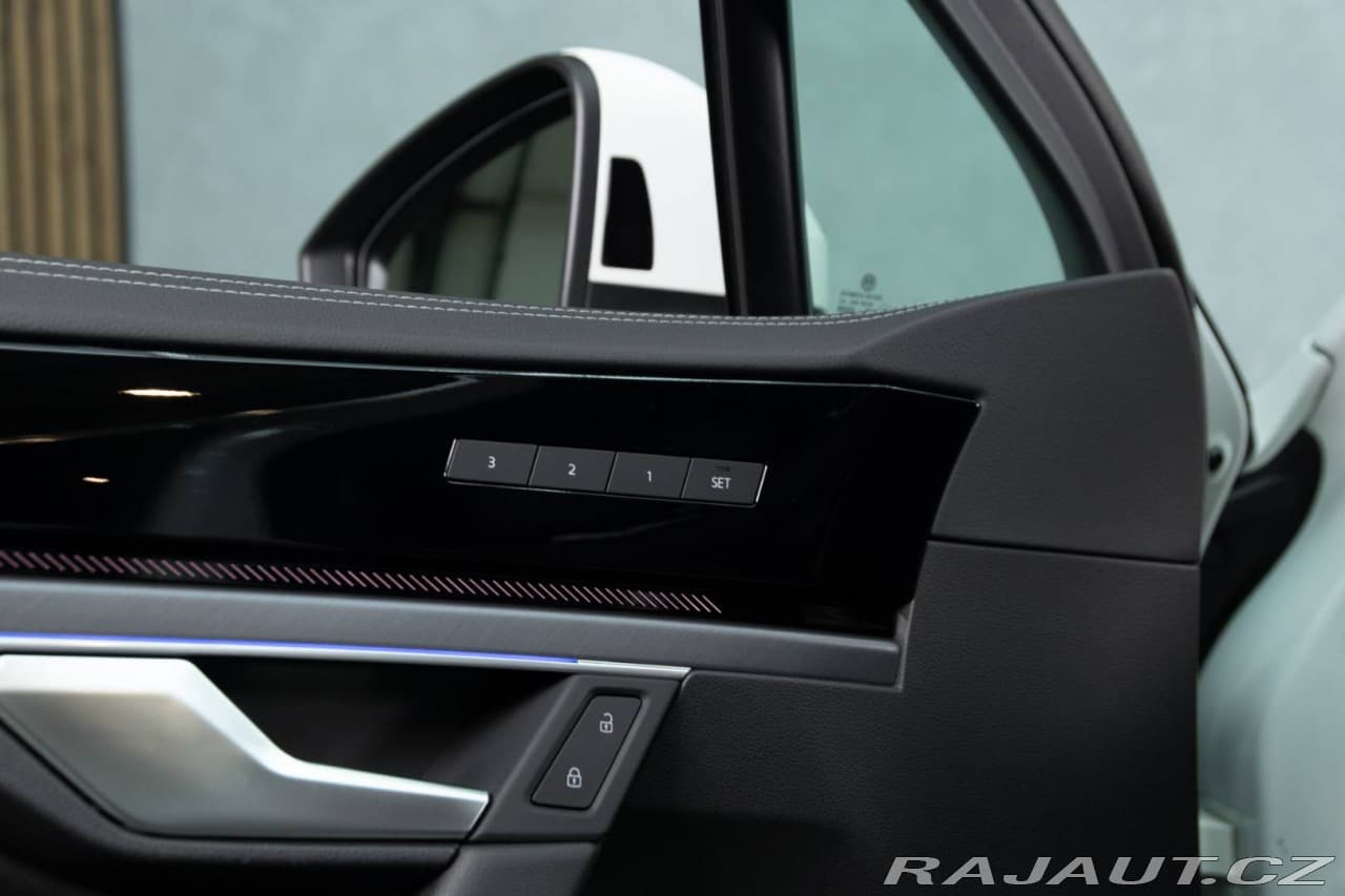 2025 Volkswagen Touareg - 10