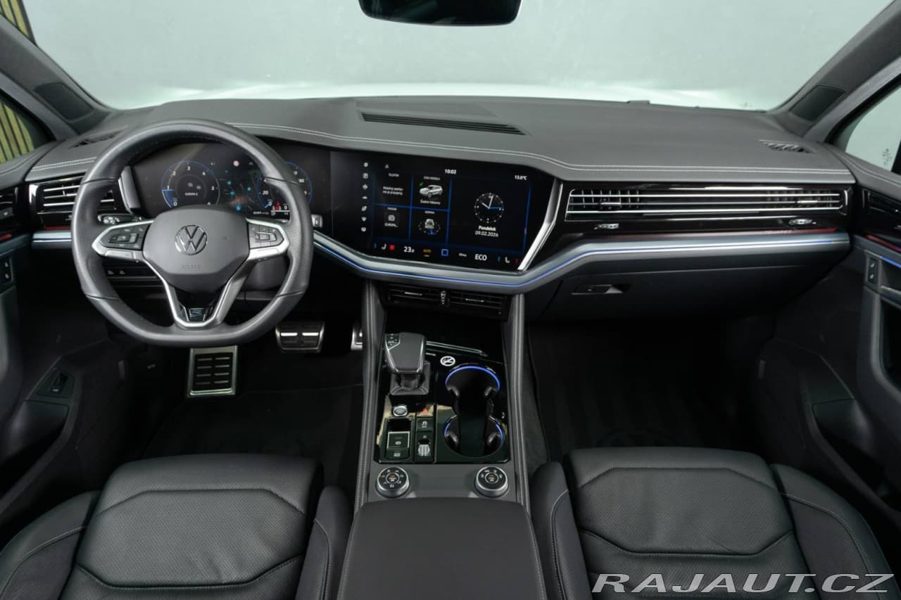 2025 Volkswagen Touareg - 15