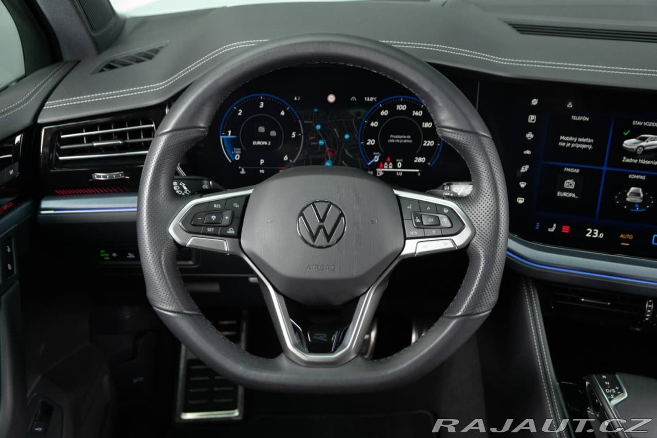 2025 Volkswagen Touareg - 16