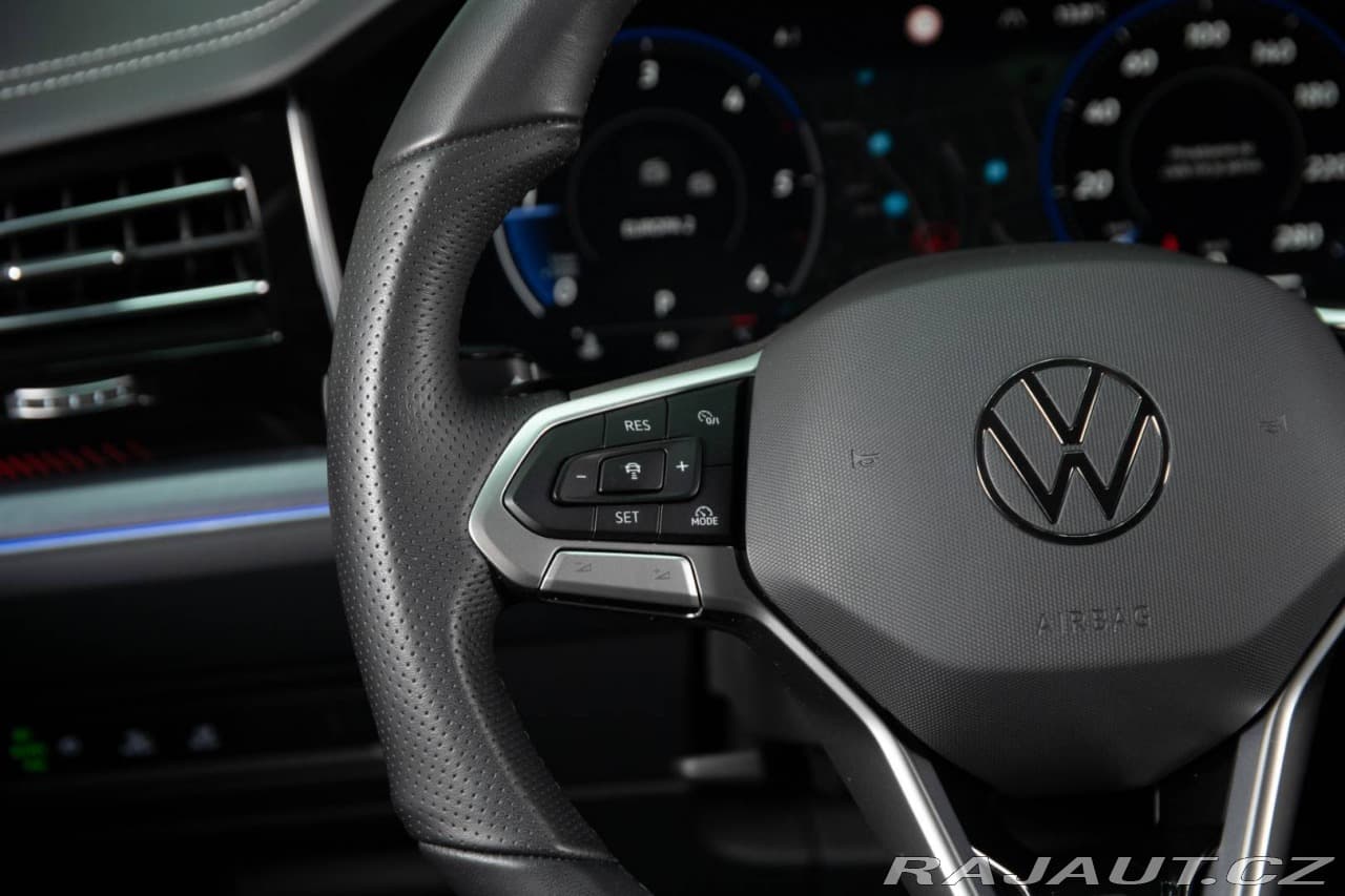 2025 Volkswagen Touareg - 18