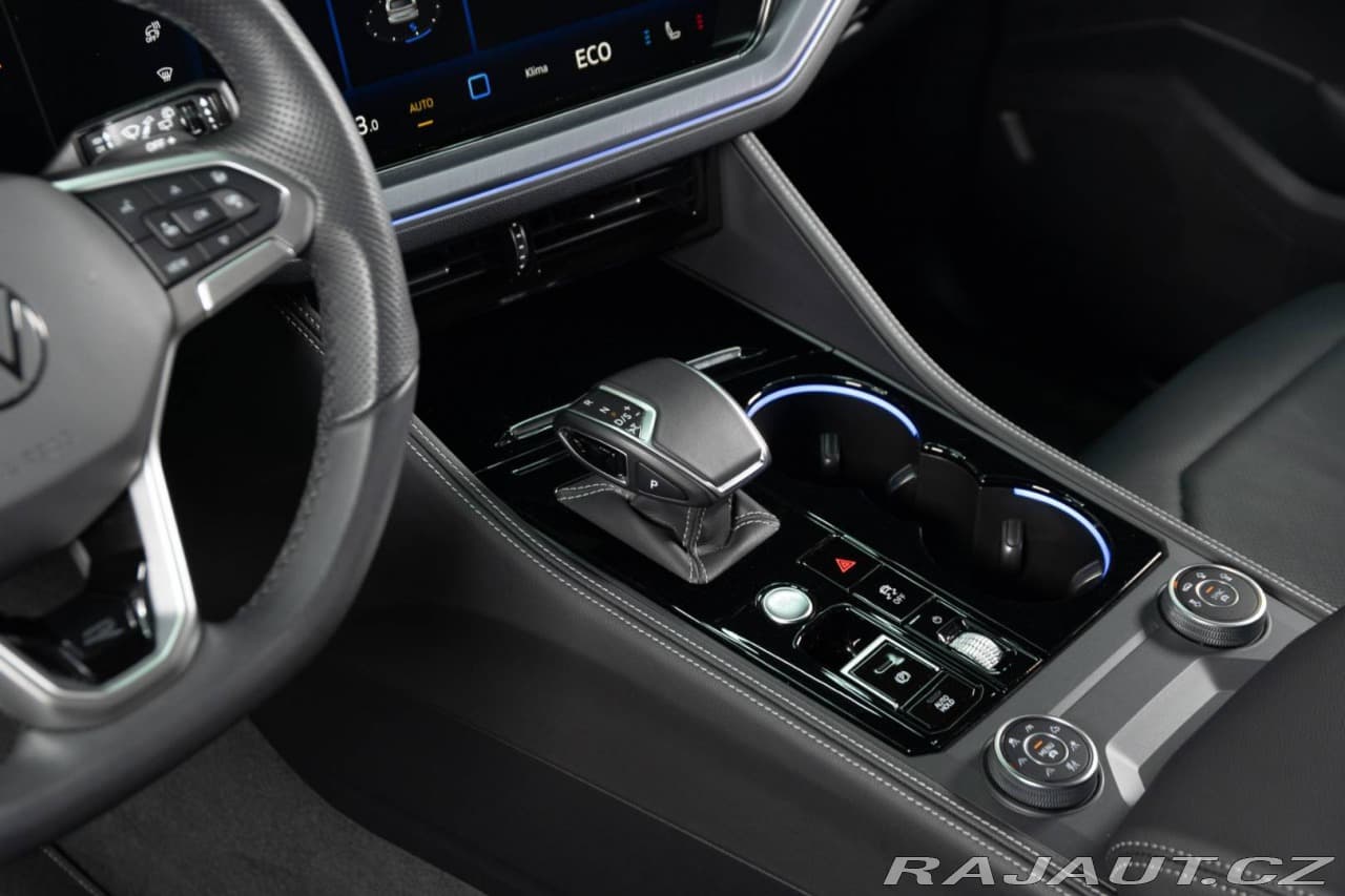 2025 Volkswagen Touareg - 6