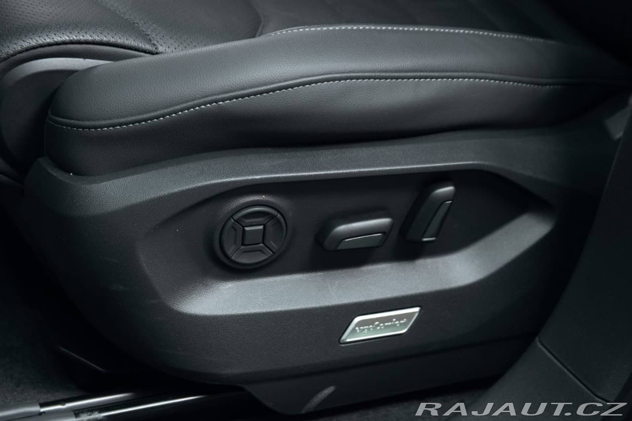 2025 Volkswagen Touareg - 8