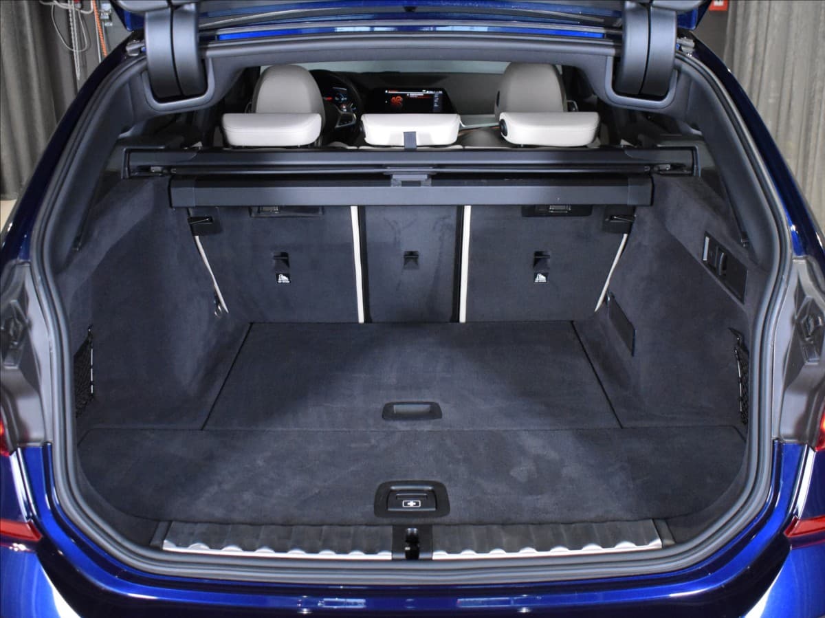 2022 BMW 3-Series - 10