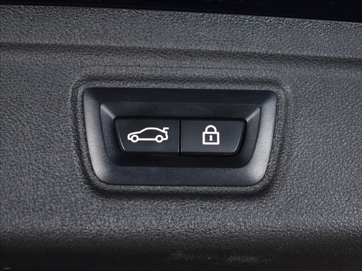 2022 BMW 3-Series - 11