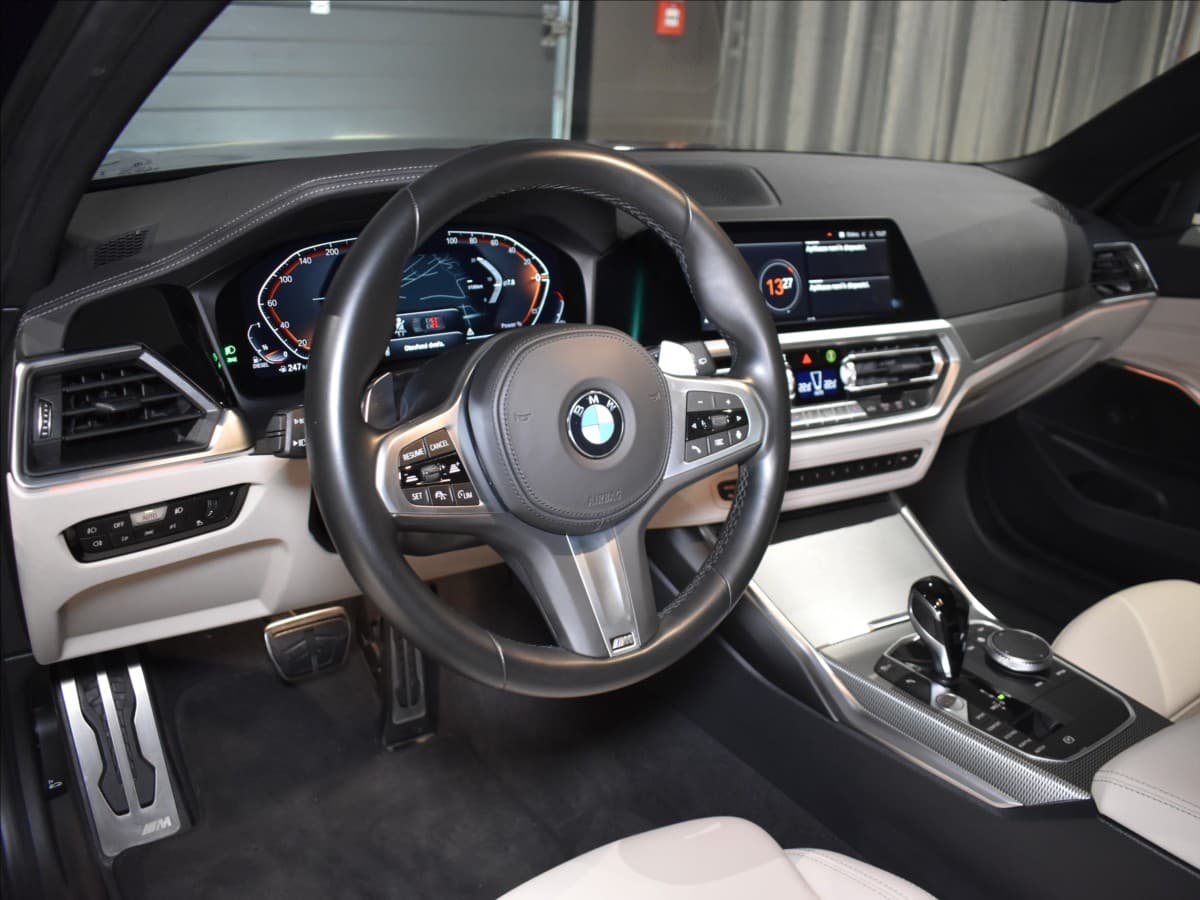 2022 BMW 3-Series - 12