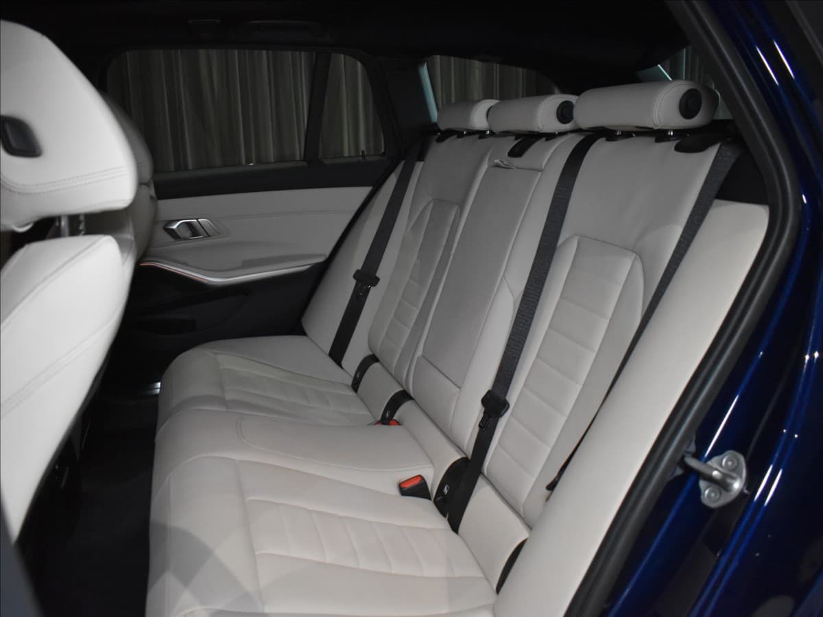 2022 BMW 3-Series - 9