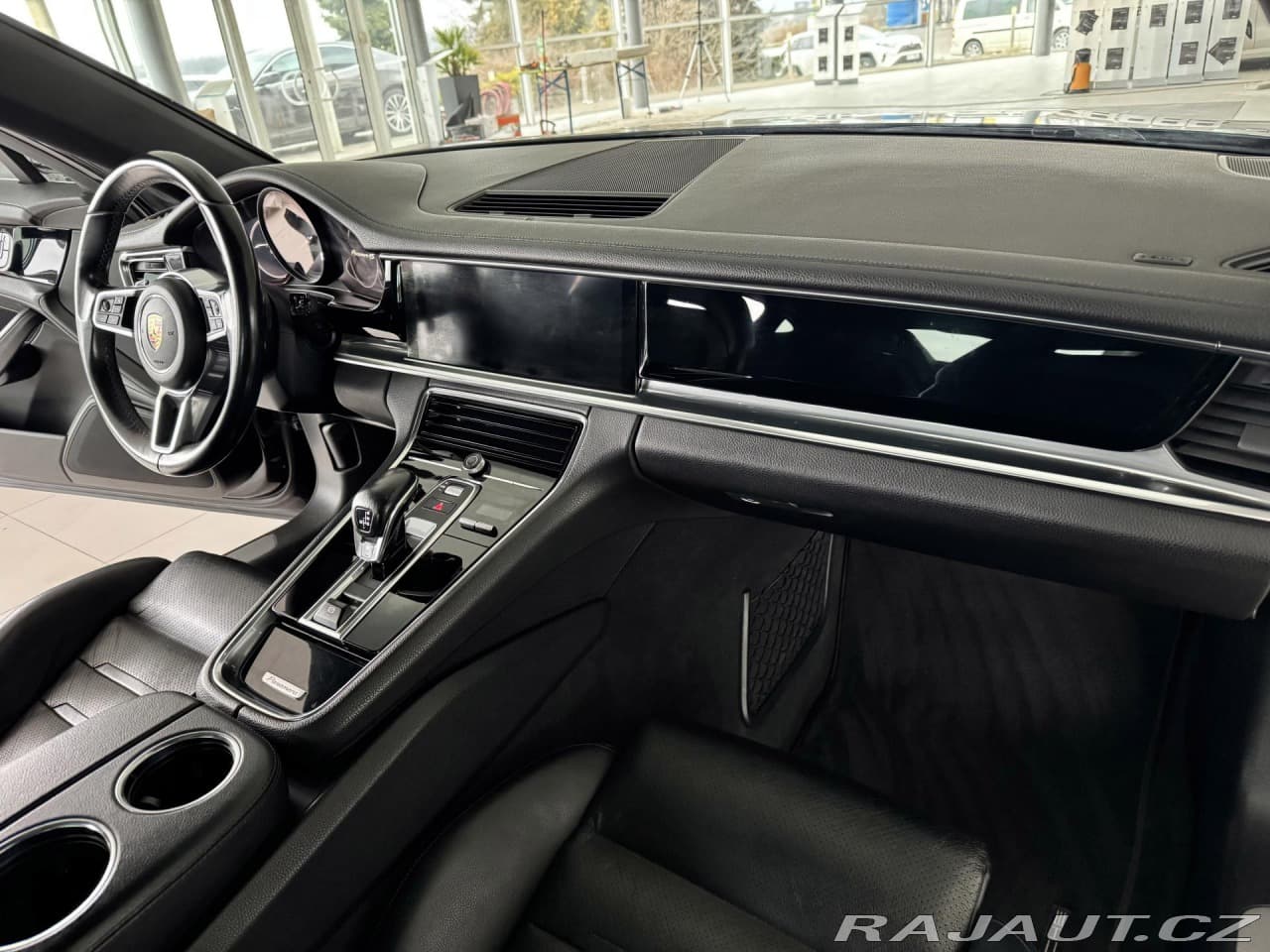 2017 Porsche Panamera - 12