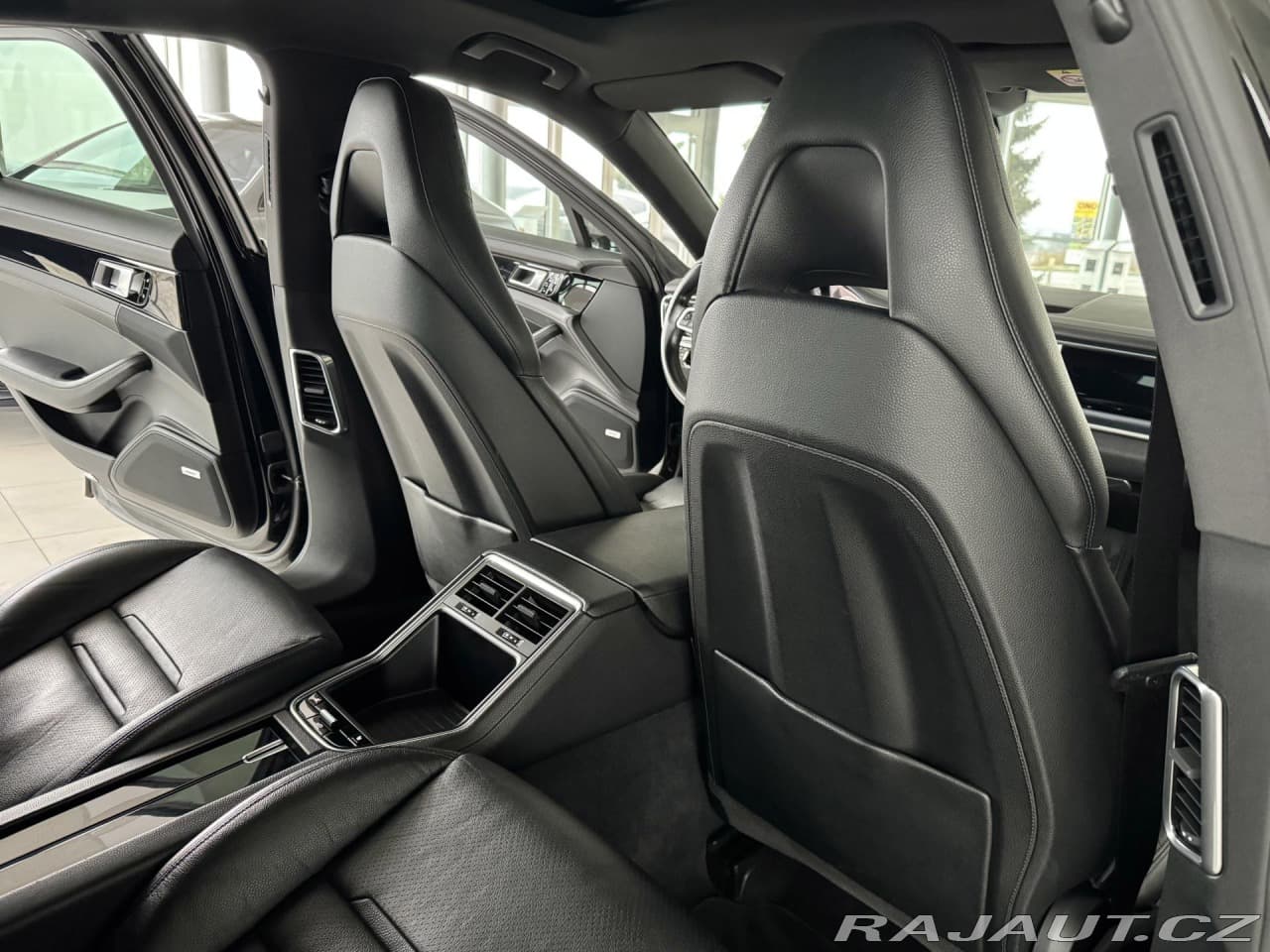 2017 Porsche Panamera - 17