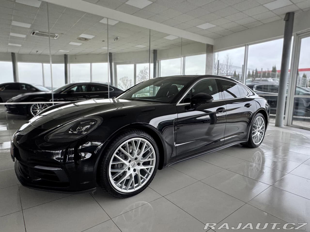 2017 Porsche Panamera - 2