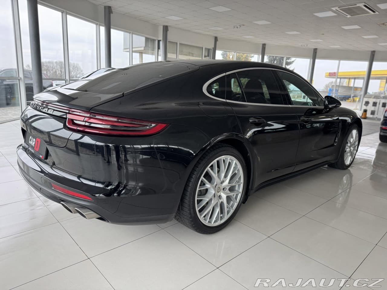 2017 Porsche Panamera - 5