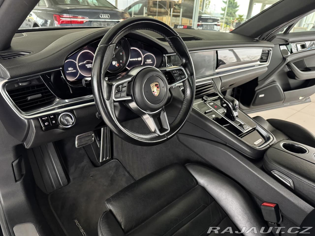 2017 Porsche Panamera - 9