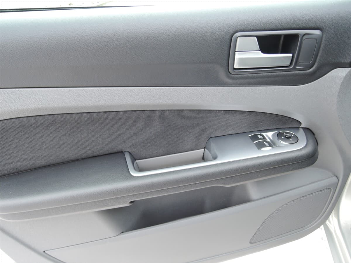 2010 Ford Focus - 10