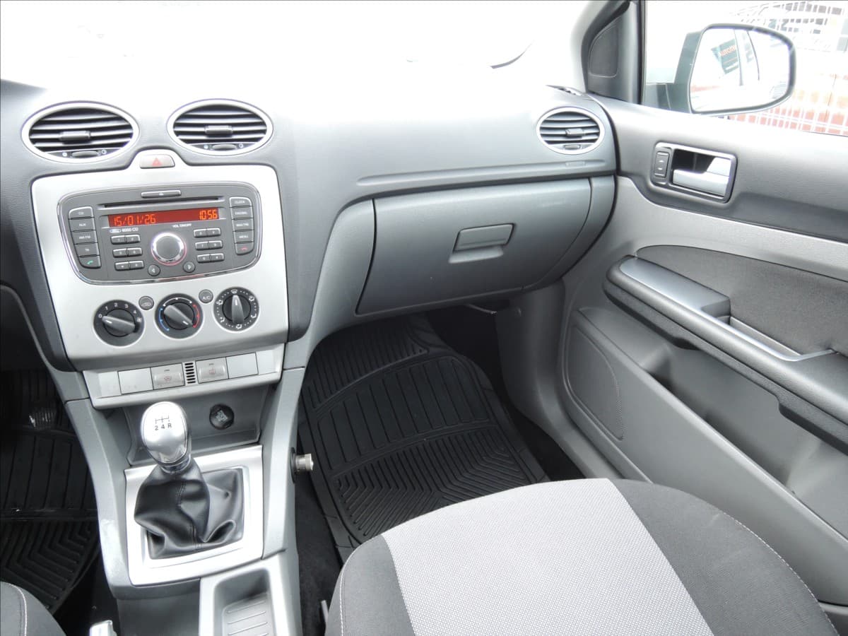 2010 Ford Focus - 15