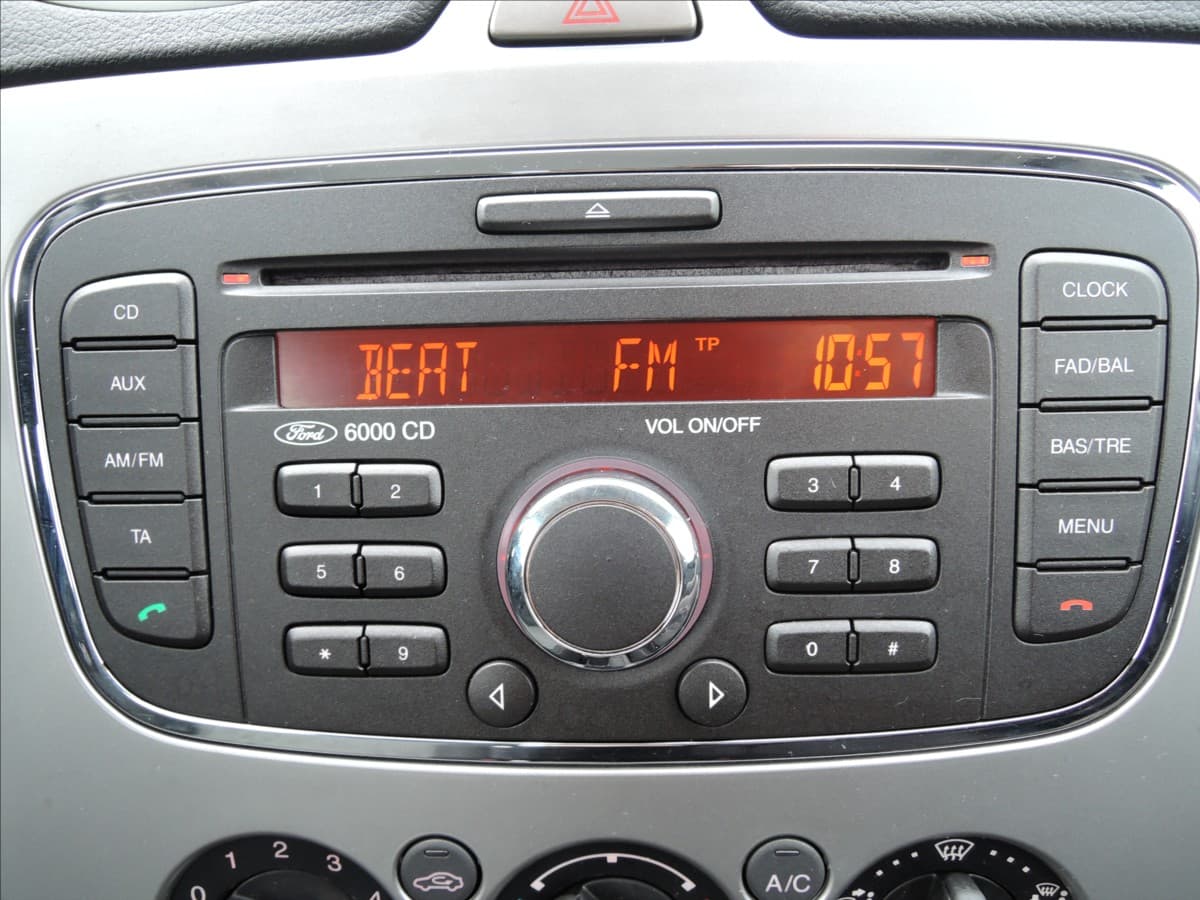 2010 Ford Focus - 17