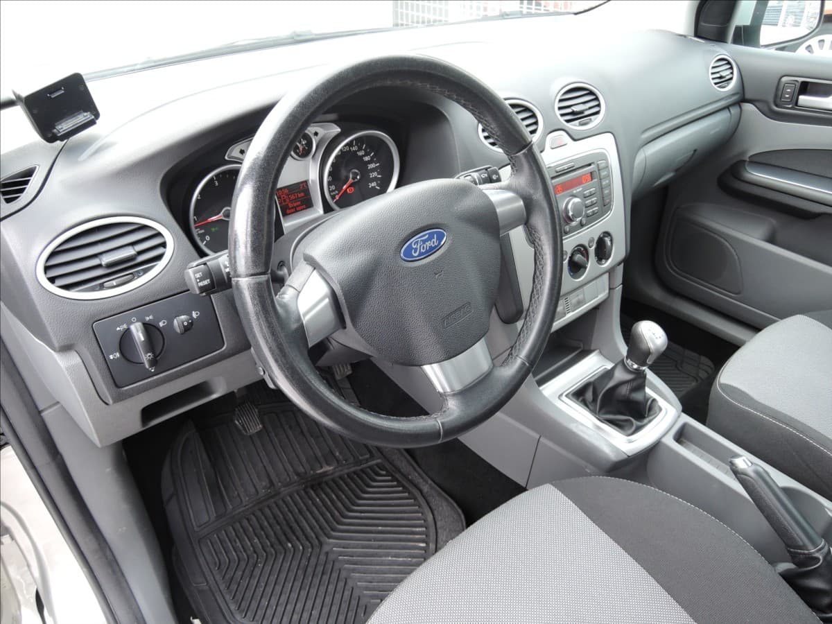 2010 Ford Focus - 9