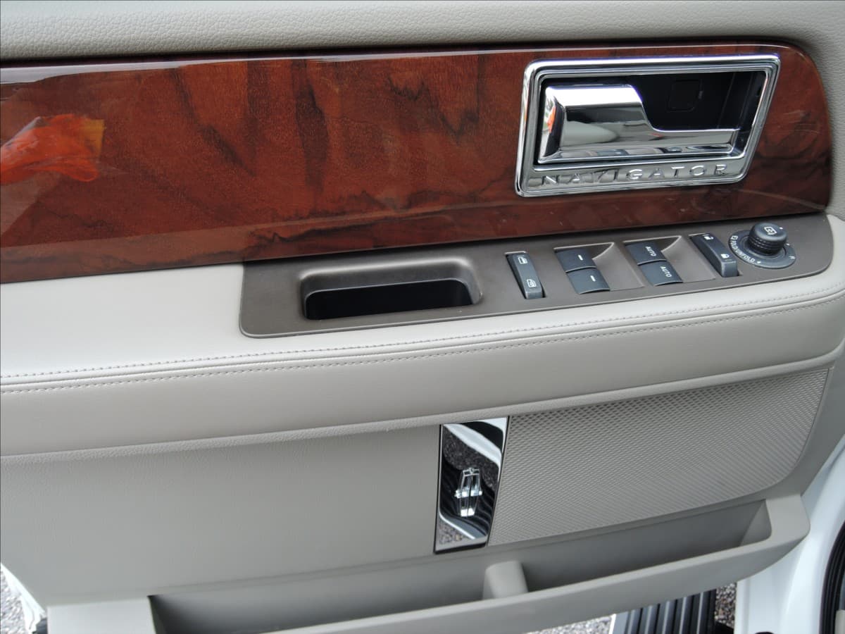 2014 Lincoln Navigator - 10