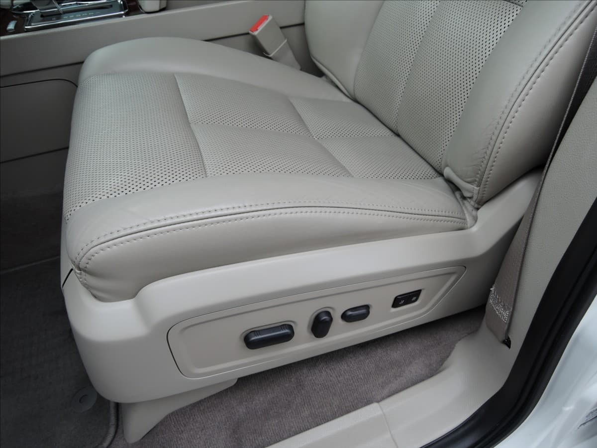 2014 Lincoln Navigator - 11