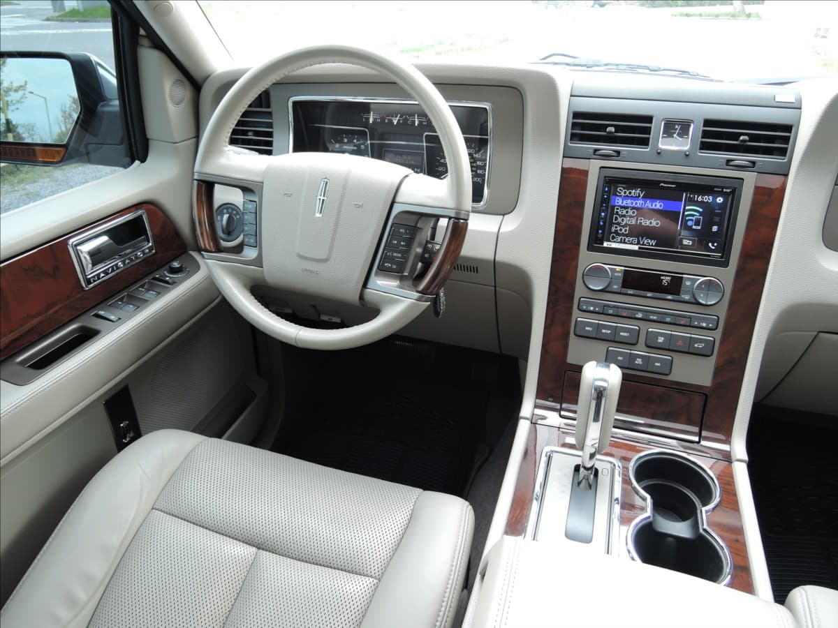 2014 Lincoln Navigator - 14