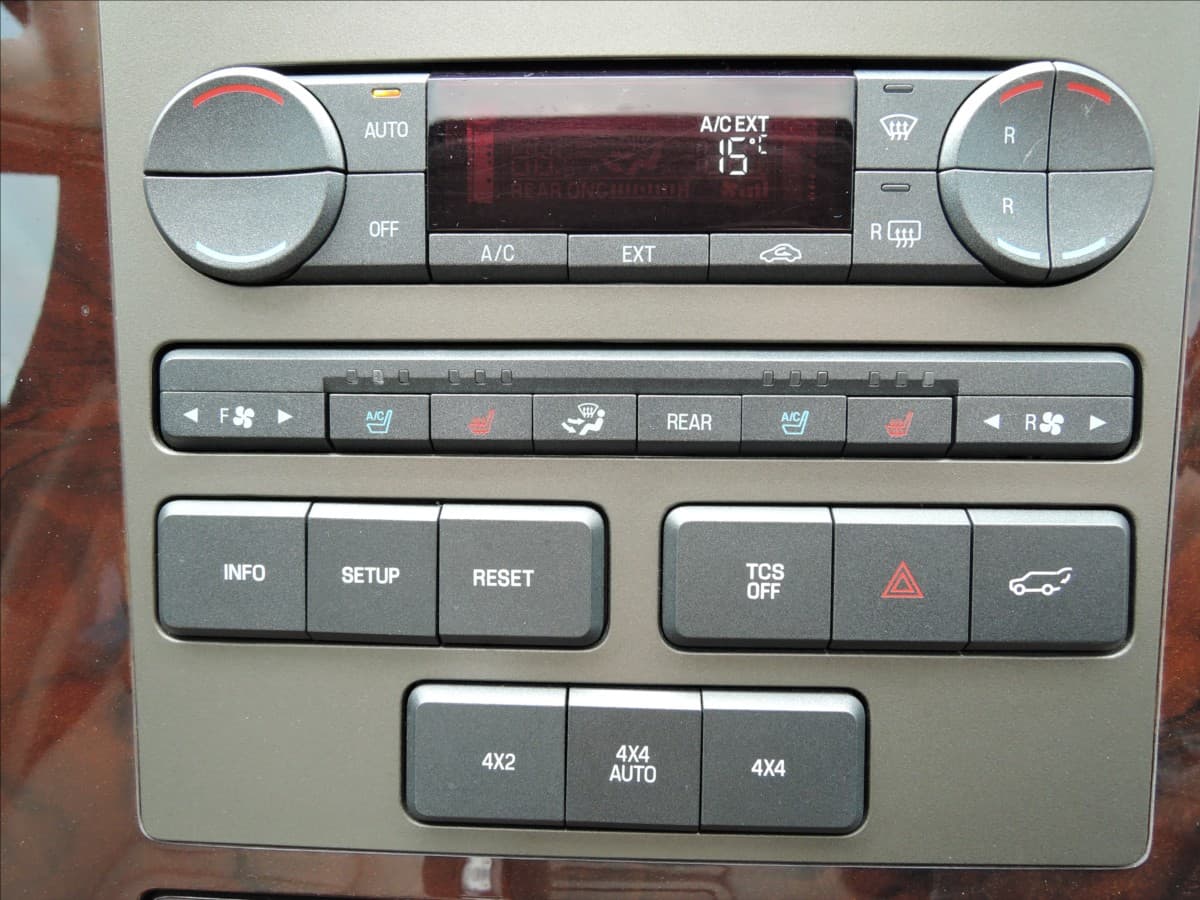 2014 Lincoln Navigator - 18