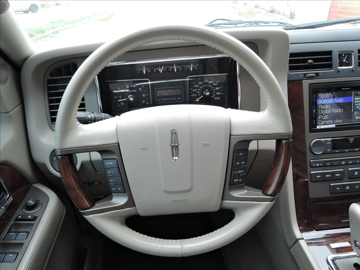 2014 Lincoln Navigator - 19