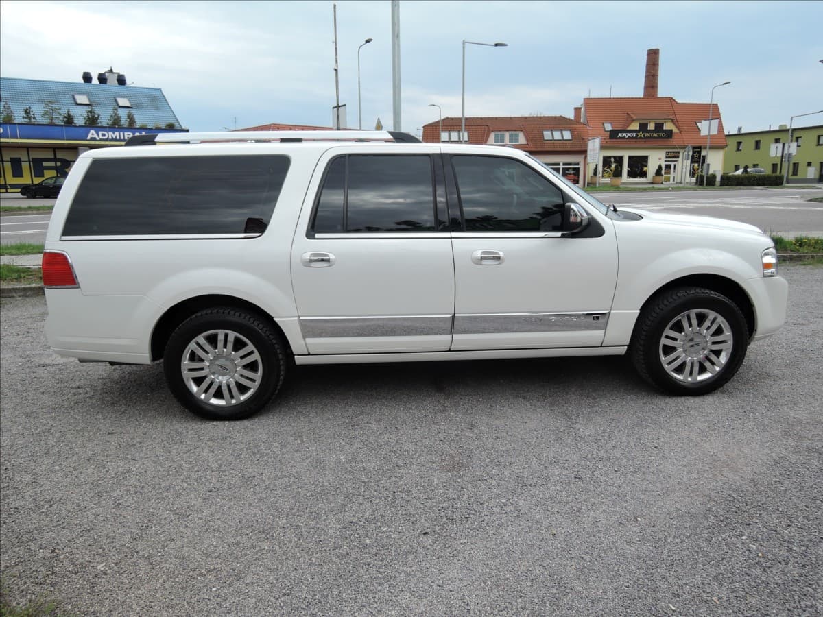 2014 Lincoln Navigator - 5
