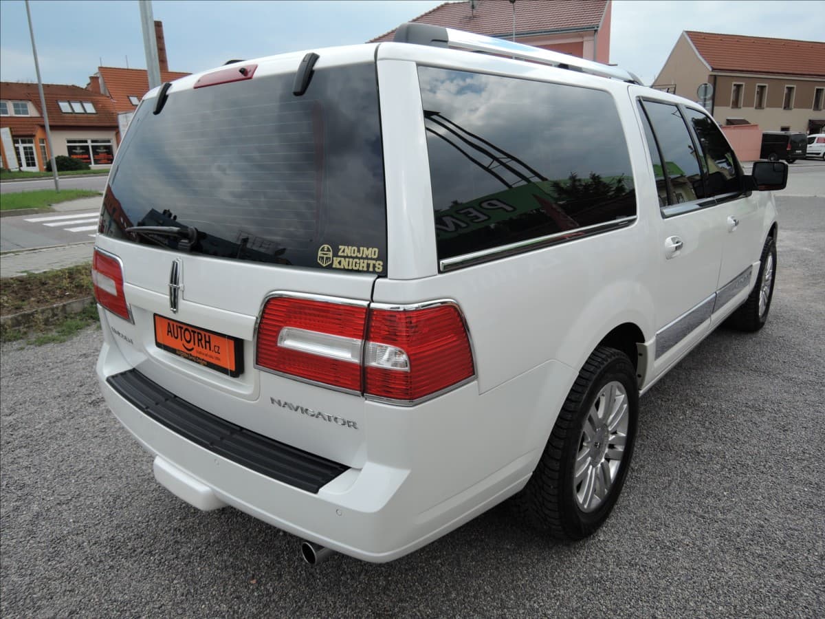 2014 Lincoln Navigator - 6
