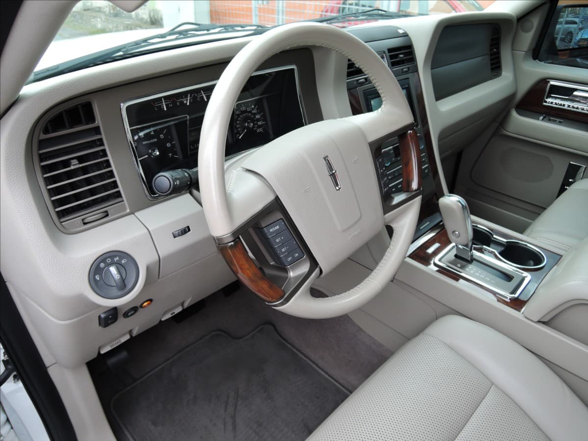 2014 Lincoln Navigator - 9