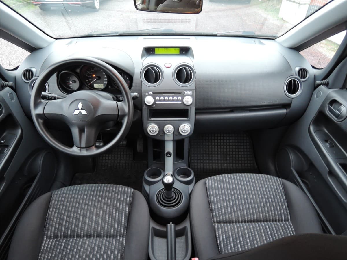 2007 Mitsubishi Colt - 12