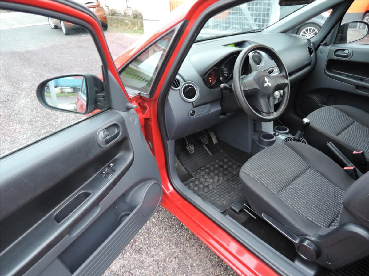 2007 Mitsubishi Colt - 8