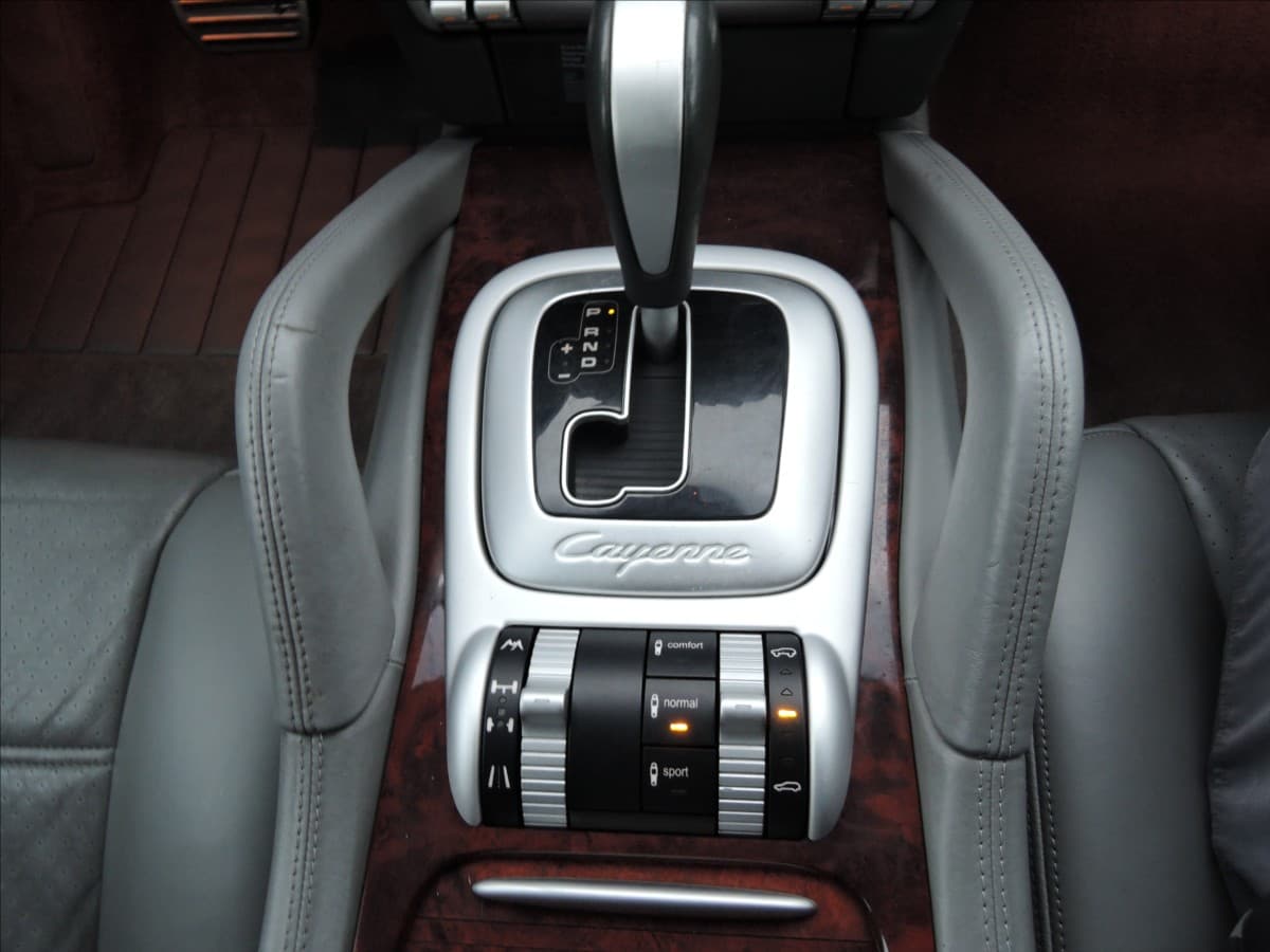 2003 Porsche Cayenne - 17