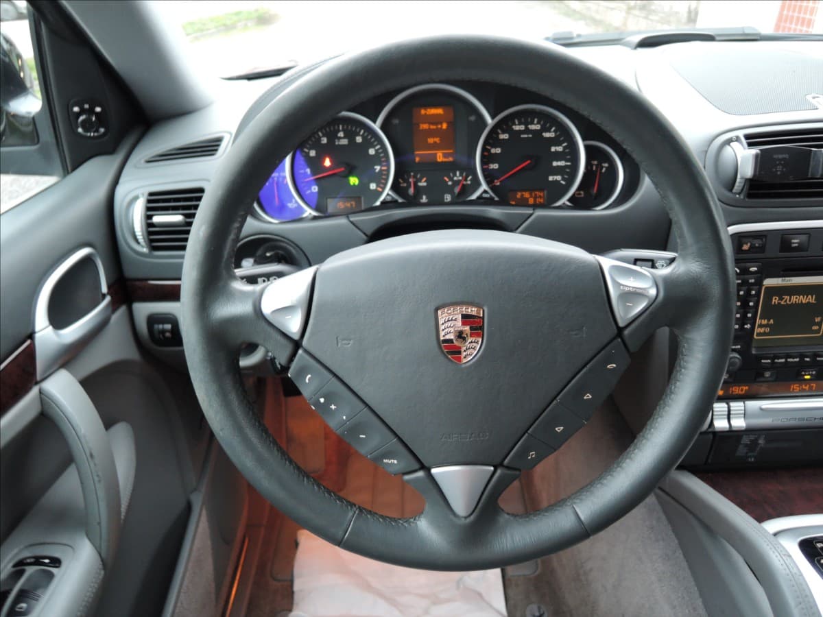 2003 Porsche Cayenne - 19