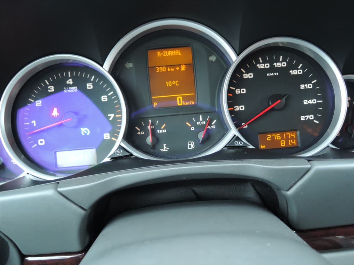 2003 Porsche Cayenne - 20