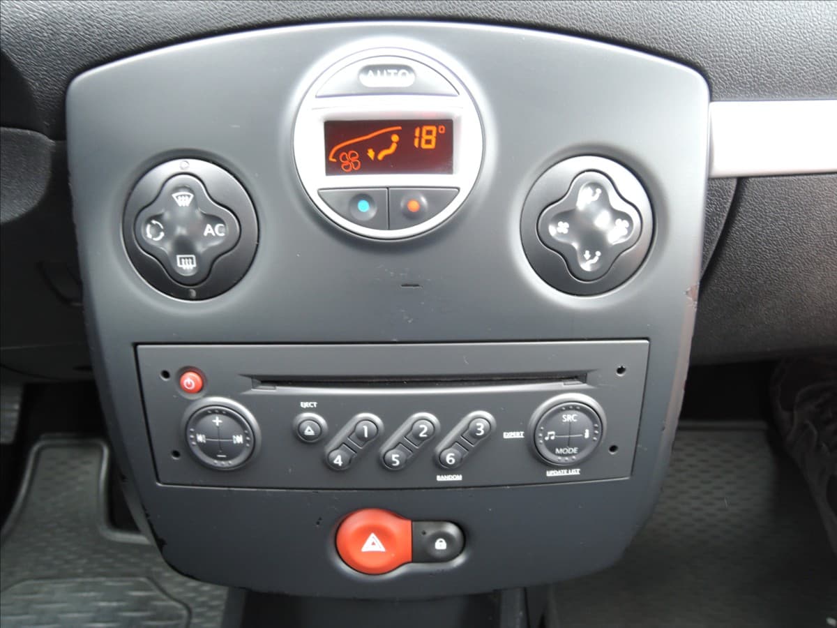 2009 Renault Clio - 17