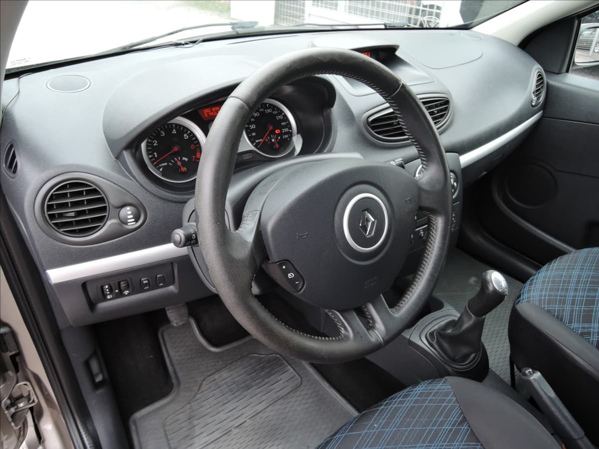 2009 Renault Clio - 8