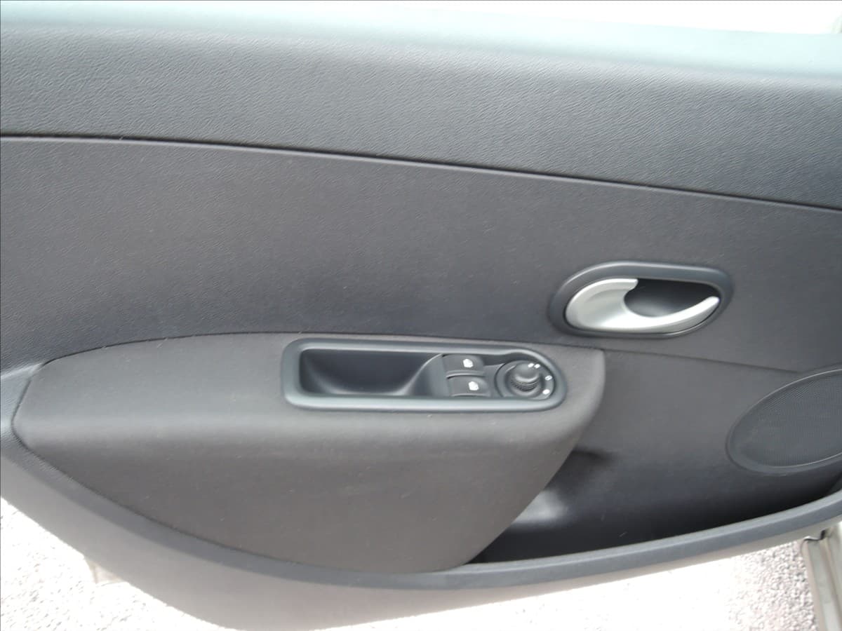 2009 Renault Clio - 9