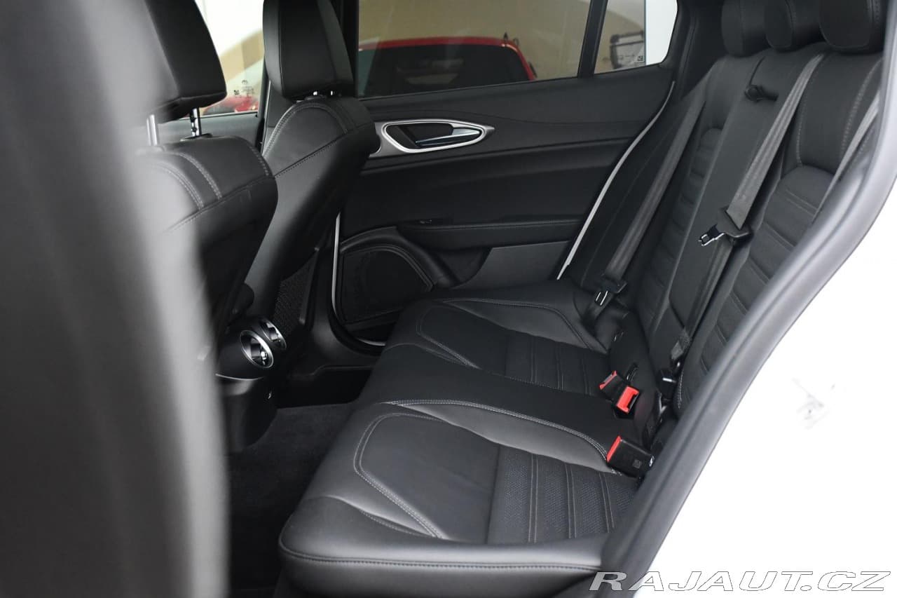 2024 Alfa Romeo Giulia - 17